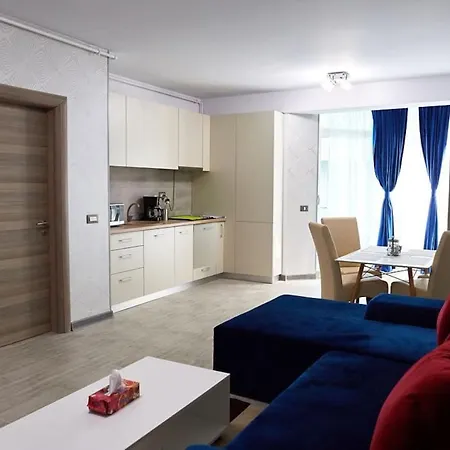 Blue In N Pool Apartment Navodari