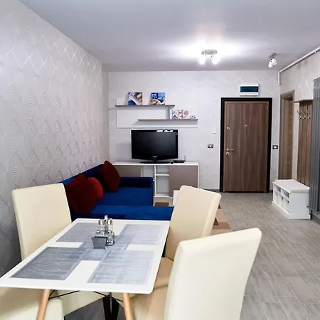 Blue In N Pool * Năvodari