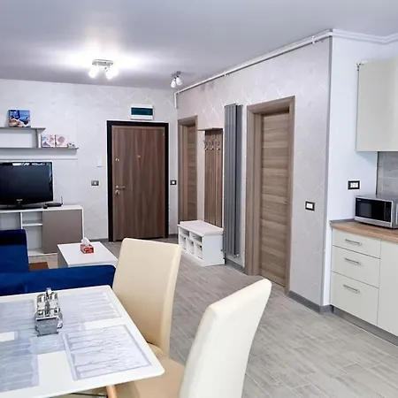 Blue In N Pool * Năvodari